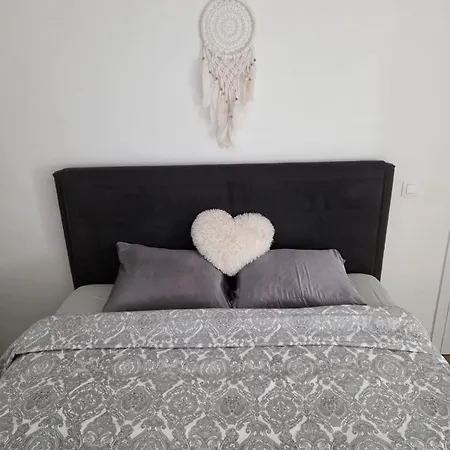 Coeur De Mons, Bel Cosy Apartment